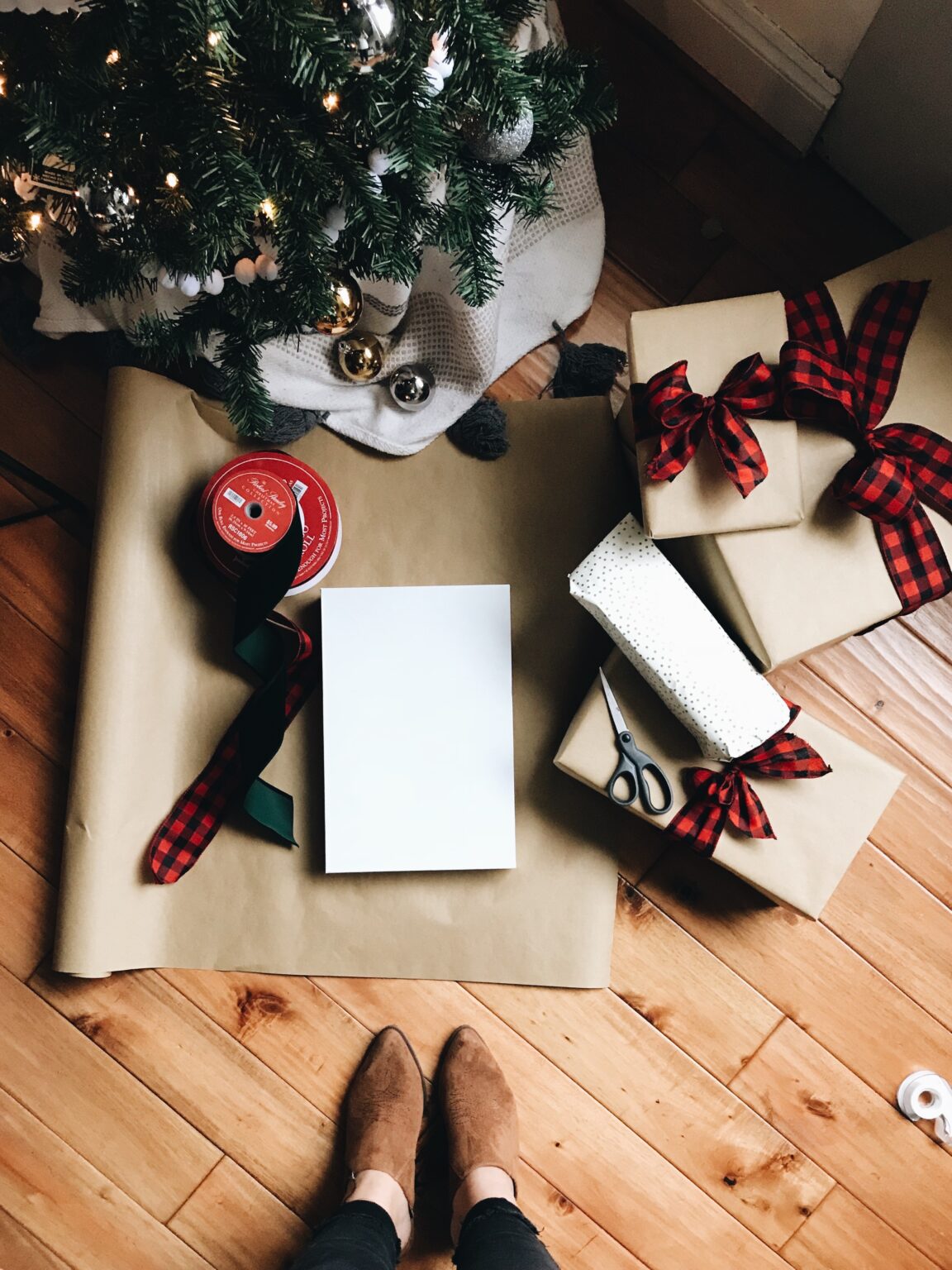 How to Make Beautiful Presents with Easy Christmas Wrapping Paper Ideas — free download