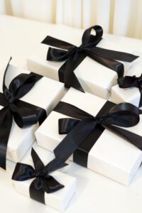 How to Make Beautiful Presents with Easy Christmas Wrapping Paper Ideas